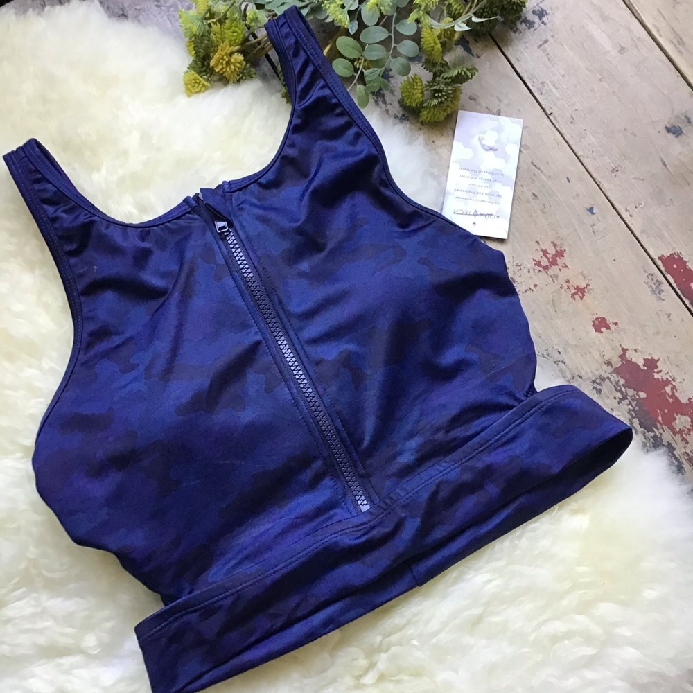 AQUA TECH Camo top Sz small NWT